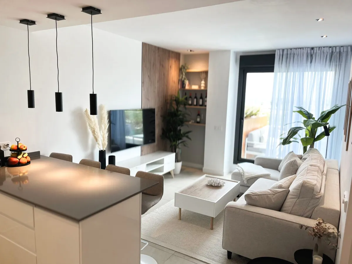 Grundriss der 79m² Ferienwohnung mit 2 Schlafzimmern – Bahia Rooms Torre del Mar